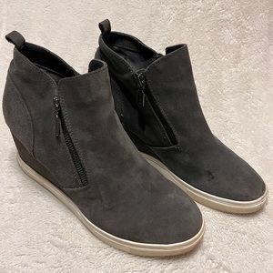 BLONDO Gloria Waterproof  Dark Gray Suede Wedge Ankle Boots Booties 10 10M